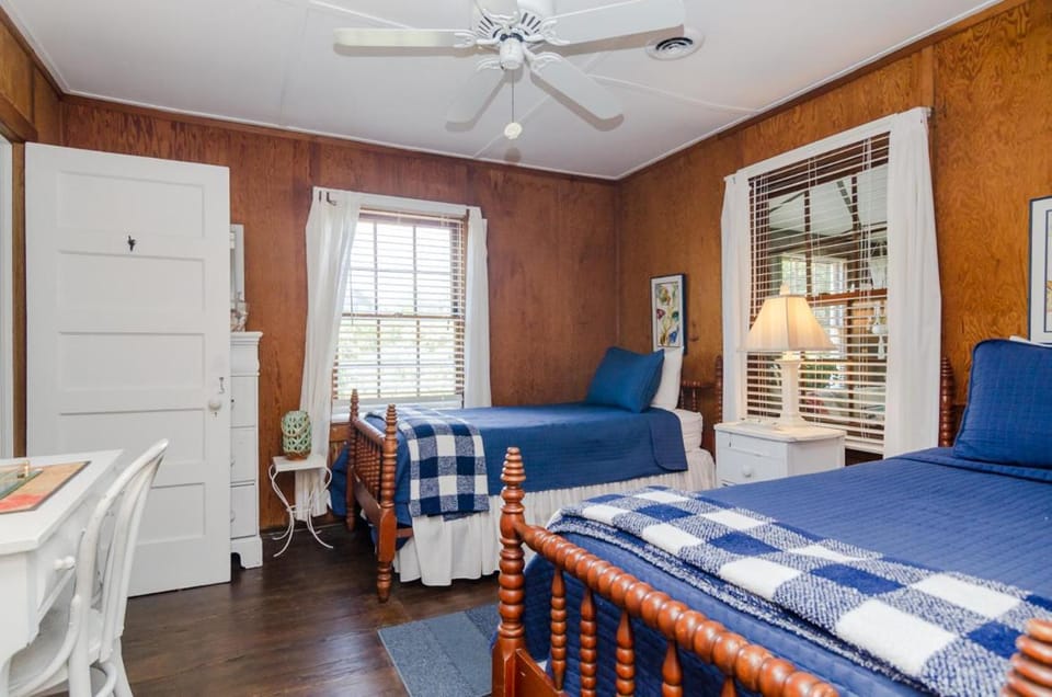 Fisher Cottage by Bryant Real Estate House in Wrightsville Beach