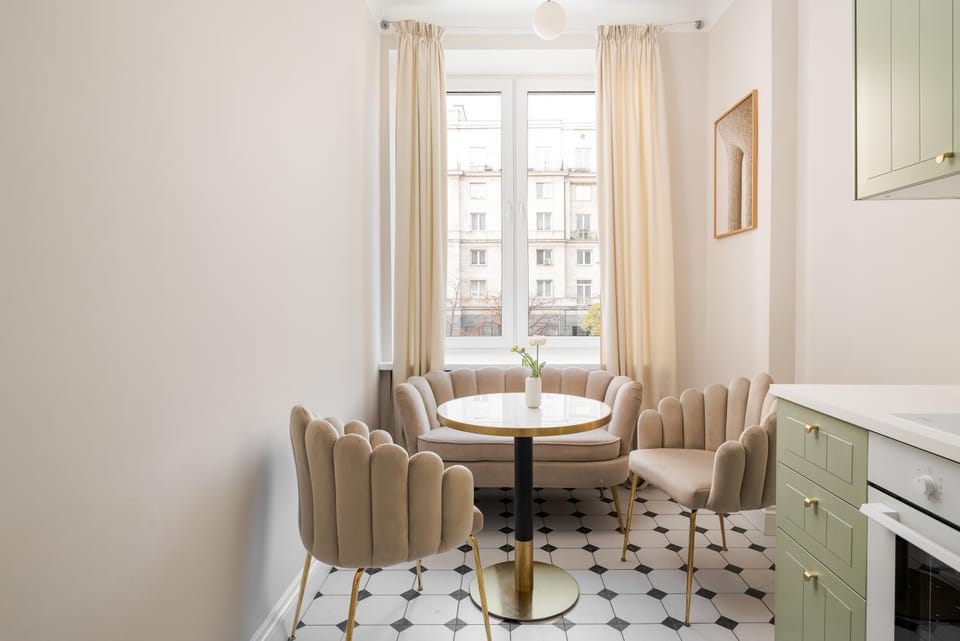 Kitchen or kitchenette, Seating area, Dining area