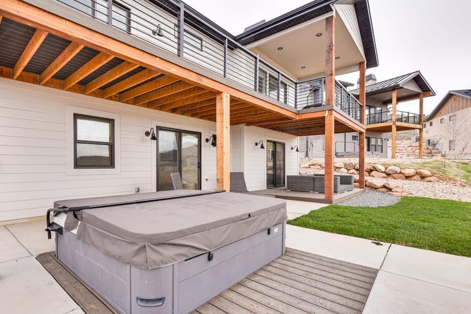 New Home w/ Amazing Views in Eden < 6 Mi to Ski! House in Utah