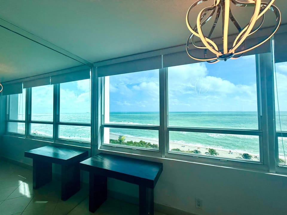 Castle 732 Ocean View with pool, tennis, beach access, FREE parking House in Miami Beach