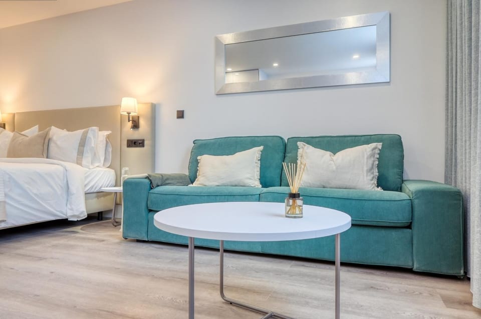 Communal lounge/ TV room, Living room