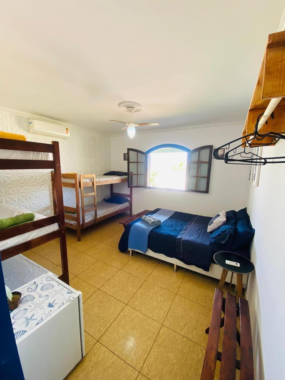 Bed, Photo of the whole room, Bedroom, bunk bed, air conditioner