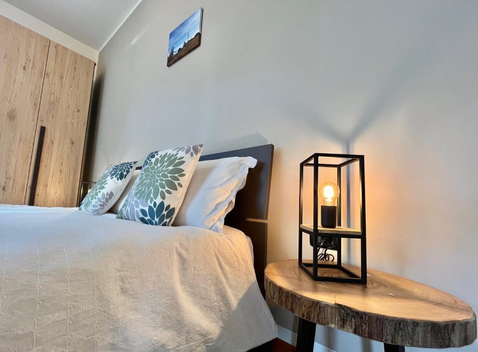 Bed, Photo of the whole room, Decorative detail, Bedroom