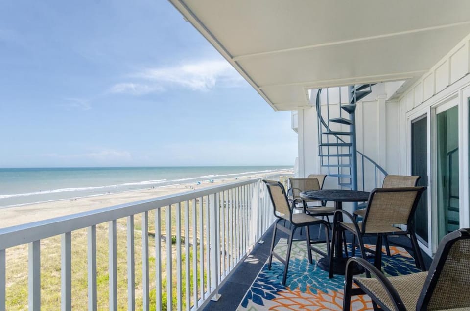 Carolina Surf by Bryant Real Estate House in Carolina Beach