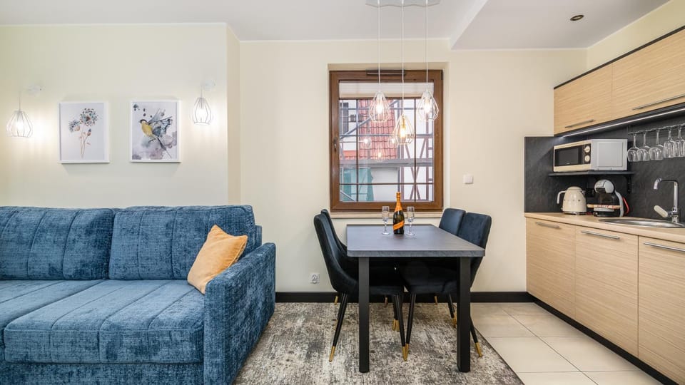 Kitchen or kitchenette, Living room, Seating area, Dining area, stove, kitchen