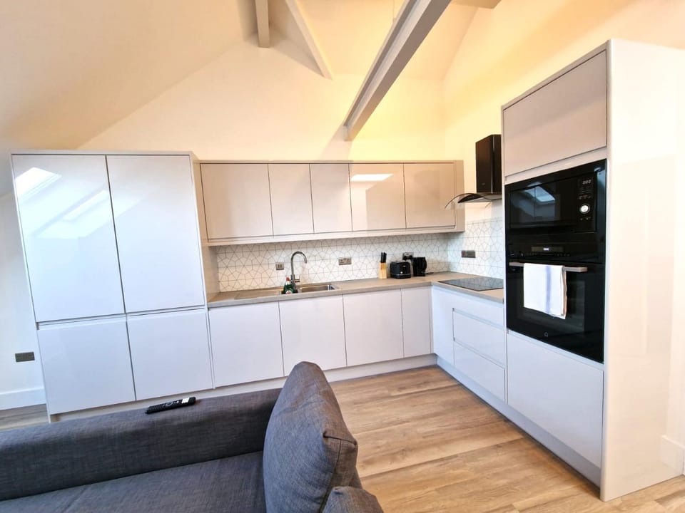 Coffee/tea facilities, Kitchen or kitchenette, Seating area, oven, stove, toaster, kitchen