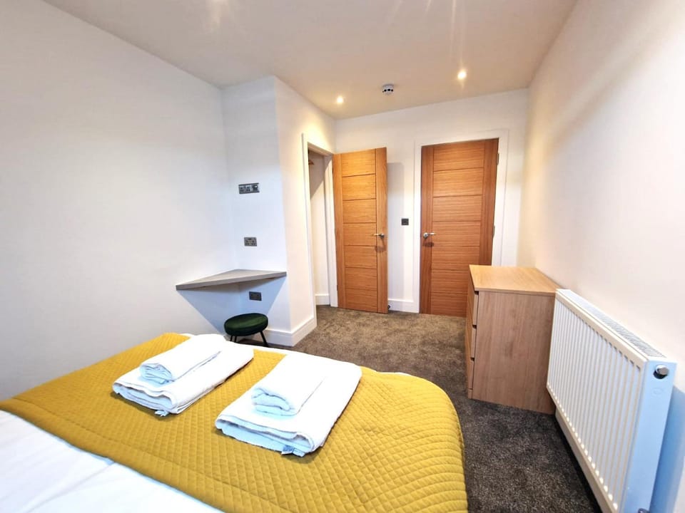 Bed, Bedroom, towels, wardrobe