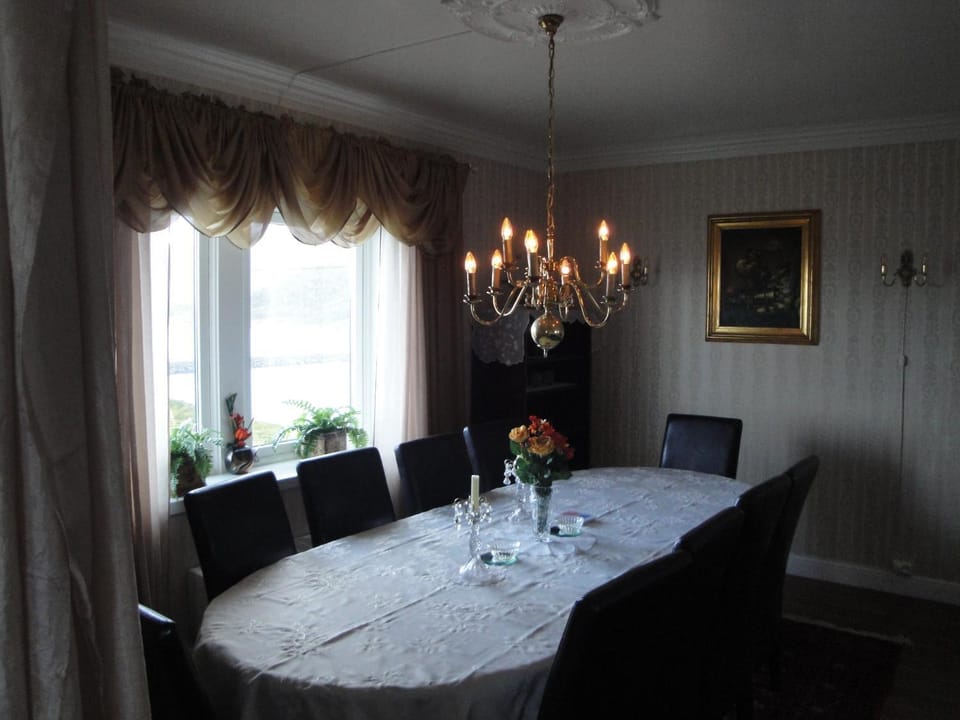 View (from property/room), Seating area, Dining area