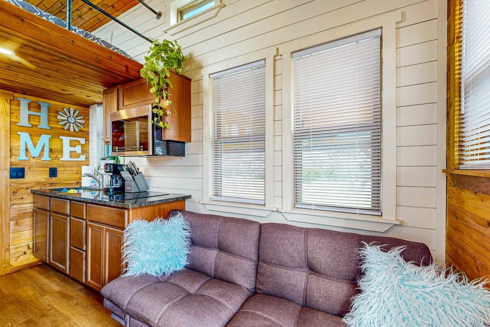 Modern Tiny House in Hill Country w/ Covered Patio Apartment in Rio Grande