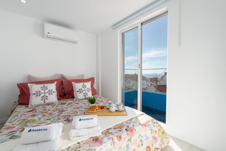 Bed, Bedroom, towels, air conditioner
