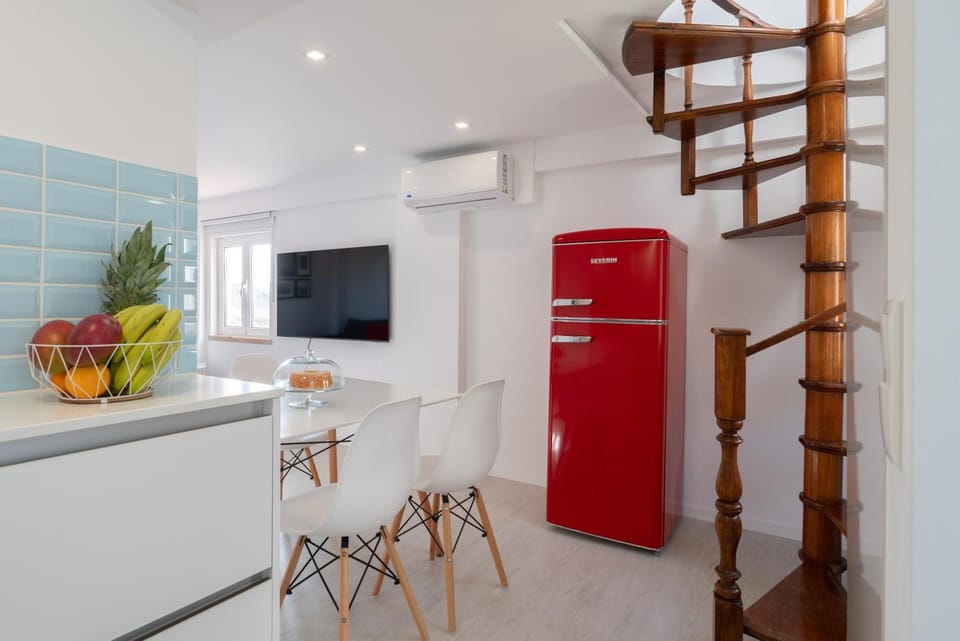 TV and multimedia, Kitchen or kitchenette, Living room, Dining area, oven