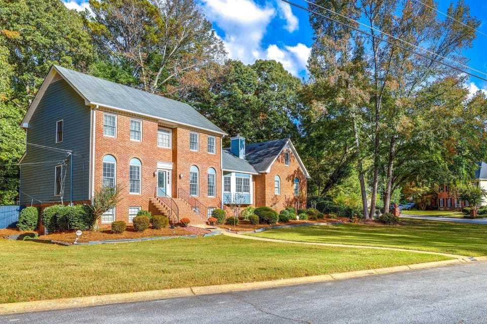 ~ 30 Mi to Atlanta - ‘The Wellness Manor’ w/ Deck! House in Georgia