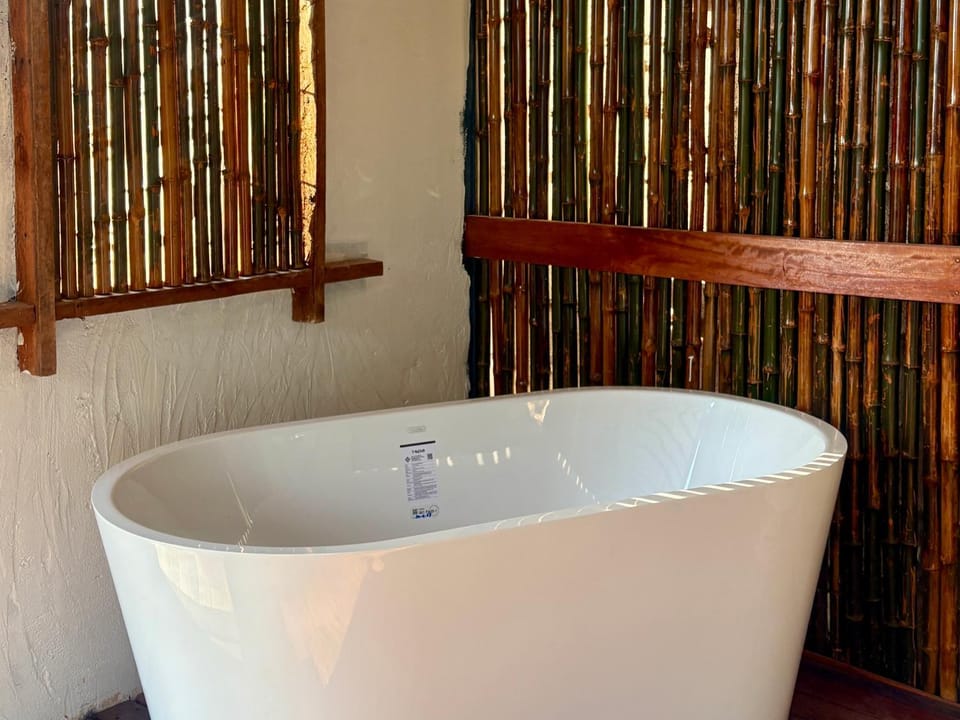 Hot Tub, Bath