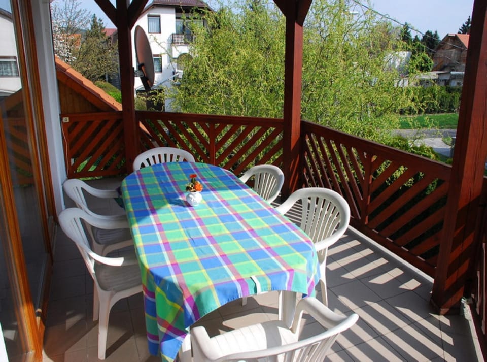Balcony/Terrace, Garden view