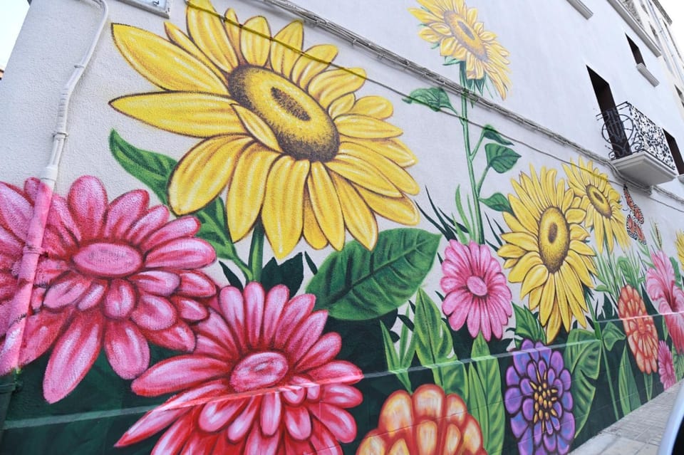 Off site, Decorative detail