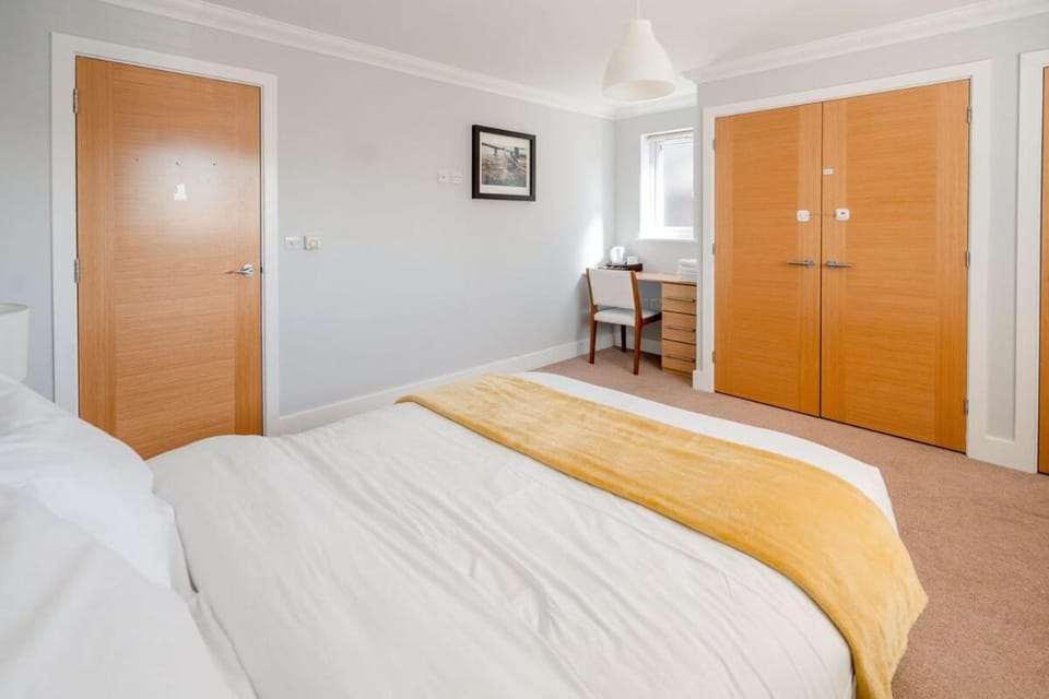 Bed, Photo of the whole room, Bedroom, wardrobe