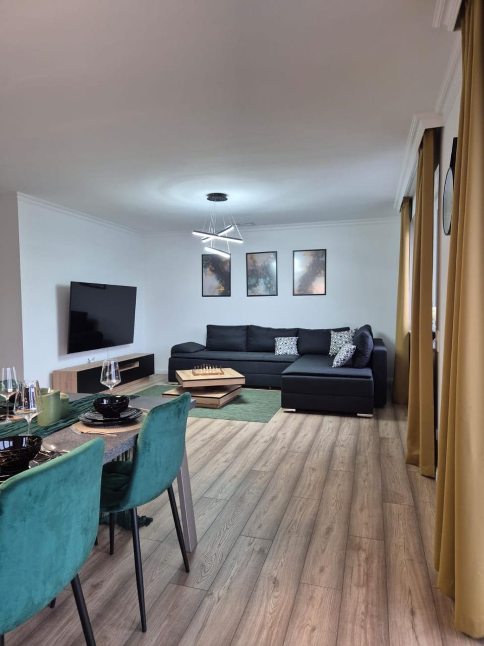 Communal lounge/ TV room, TV and multimedia, Living room, Seating area