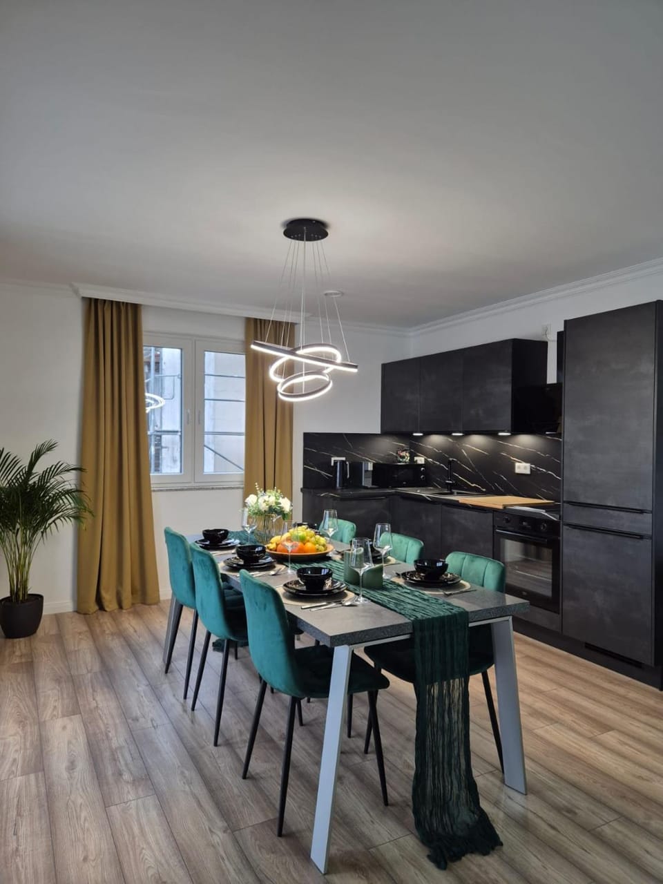 Kitchen or kitchenette, Dining area, stove
