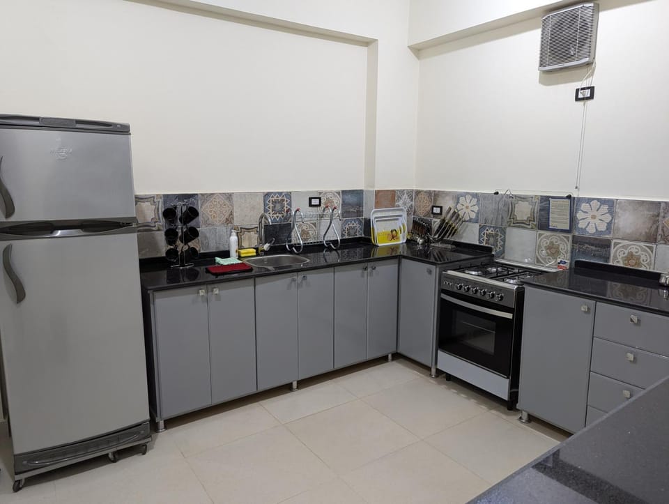 Kitchen or kitchenette, oven, pet friendly, stove