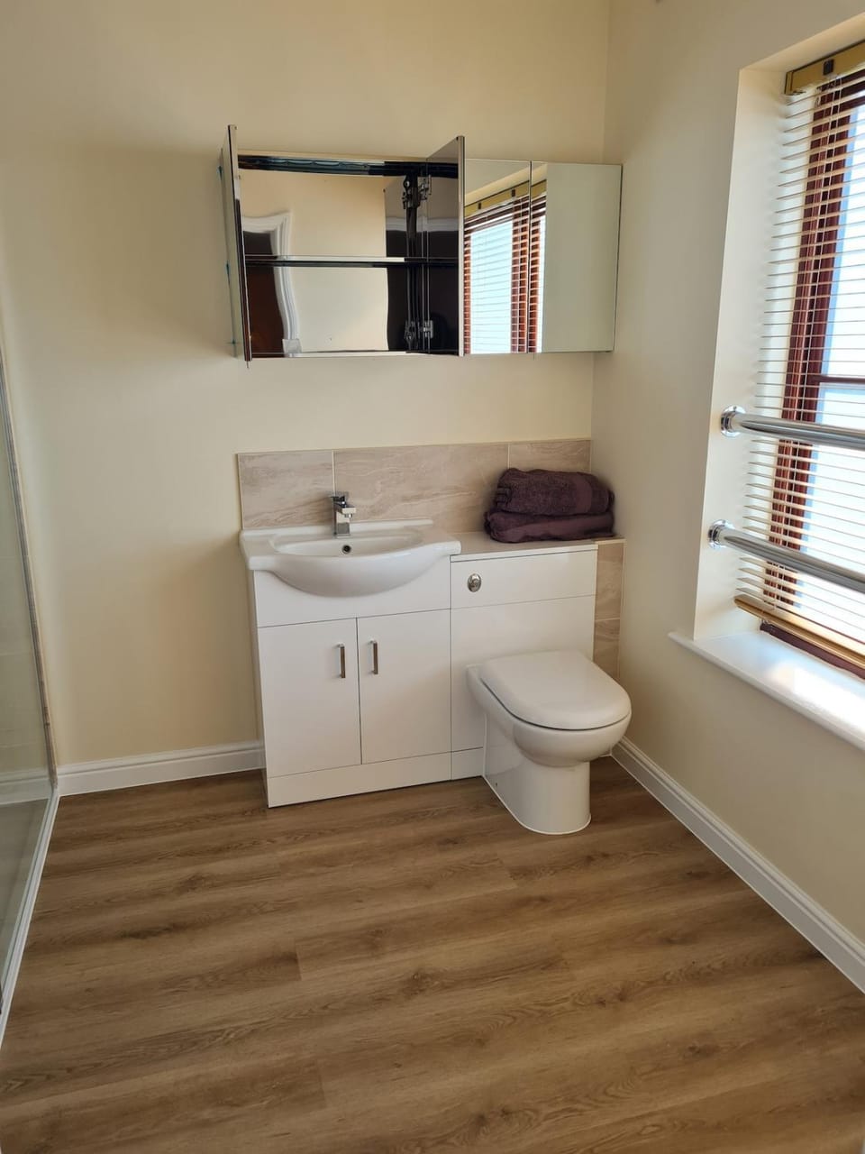 Super king bed room A Apartment in Basingstoke