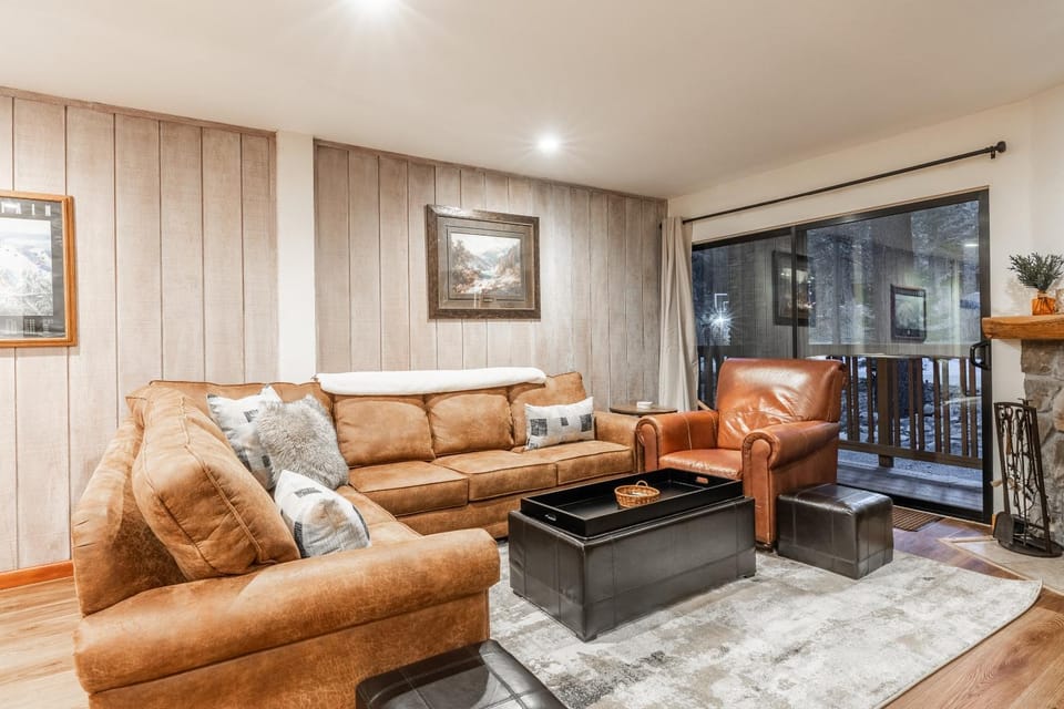 Summit #269 - 2 Bedrm 2 Bathrm Condo - Walk To Eagle Lodge Lifts House in Mammoth Lakes