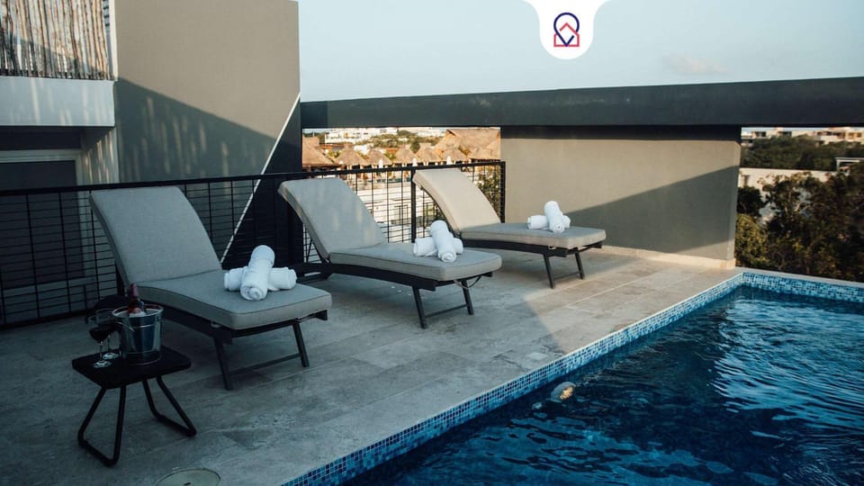Swimming pool, sunbed