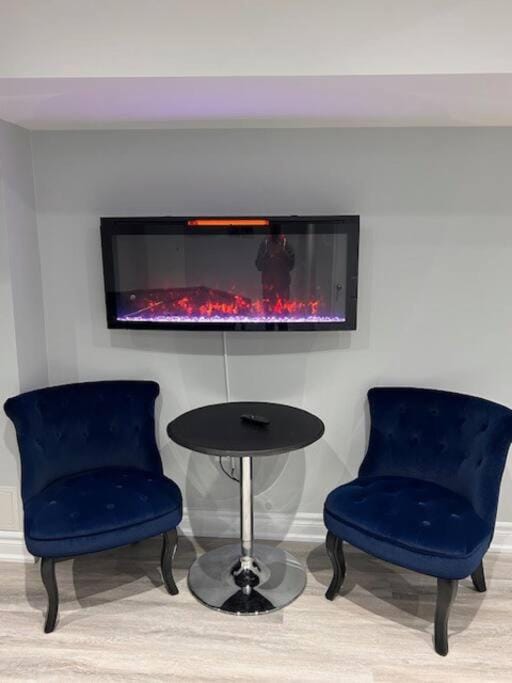 Game Room, Seating area