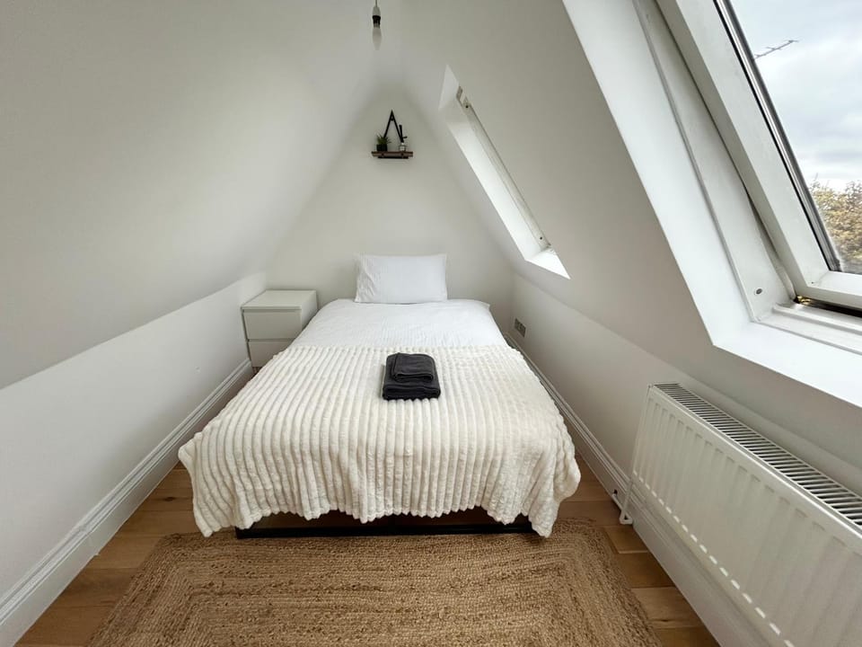Cosy 3 Bedroom Flat, Hackney Central Apartment in London Borough of Hackney