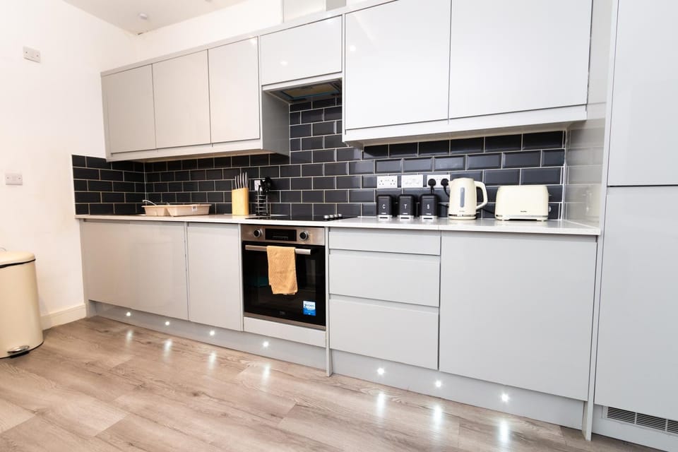 Coffee/tea facilities, Kitchen or kitchenette, oven, toaster