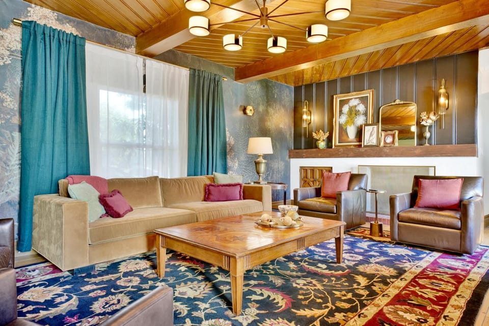 Living room, Seating area