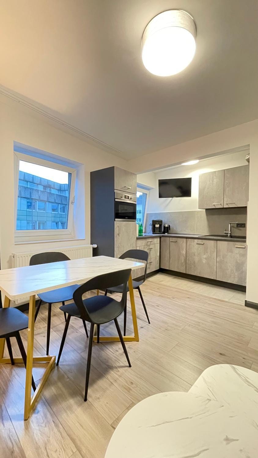 Kitchen or kitchenette, Dining area, dishwasher, oven, stove