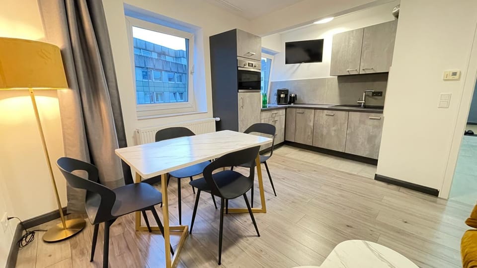 Kitchen or kitchenette, Dining area, dishwasher, oven, stove