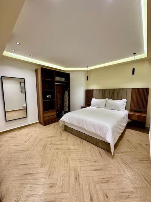 Bed, Photo of the whole room, wardrobe