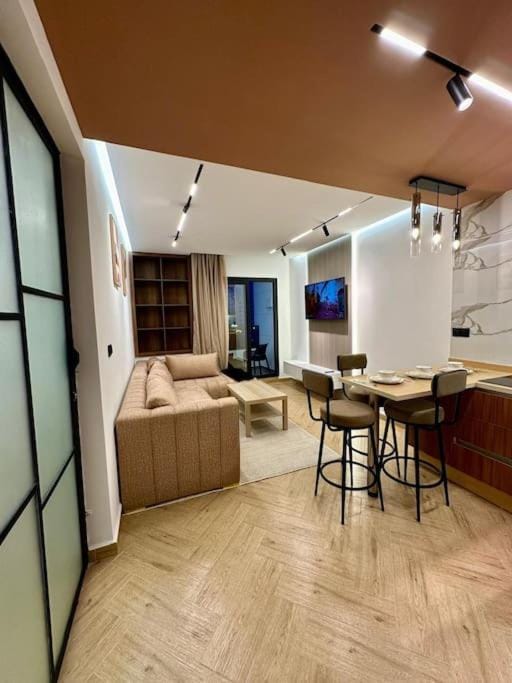 TV and multimedia, Kitchen or kitchenette, Living room