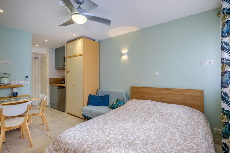 Living room, Bedroom