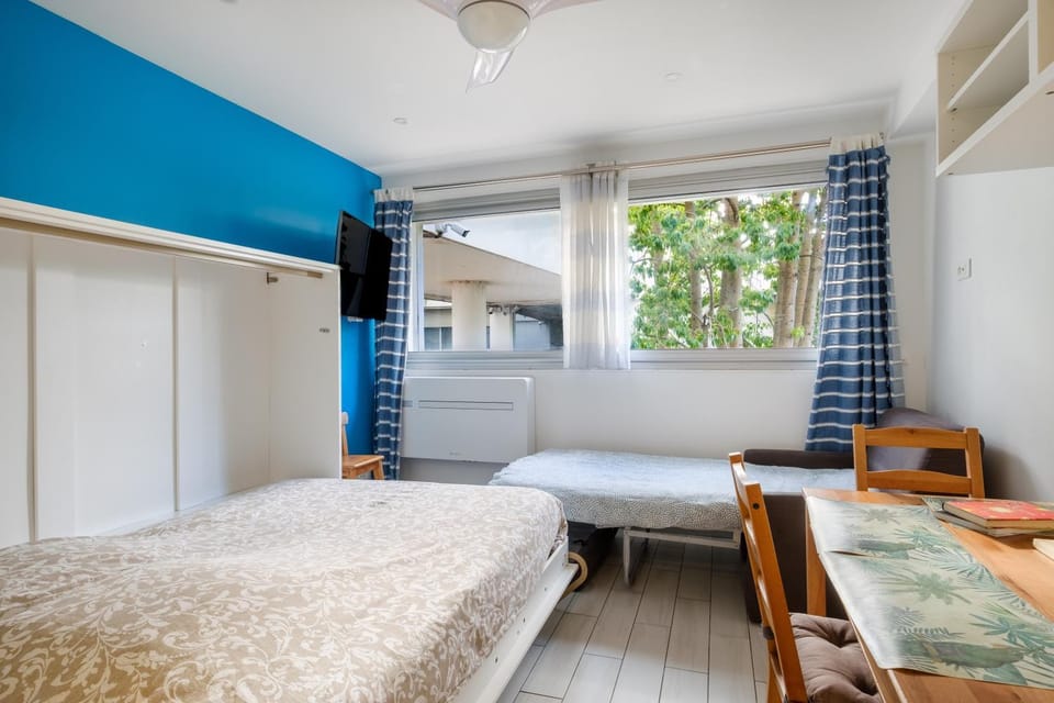 Property building, Living room, Bedroom