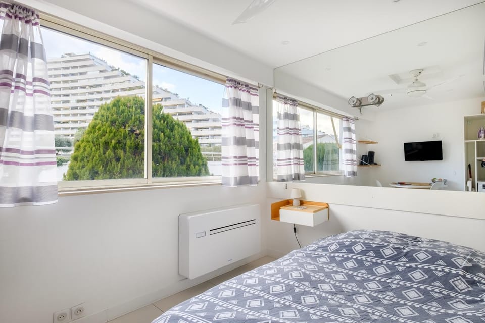 Property building, Living room, Bedroom