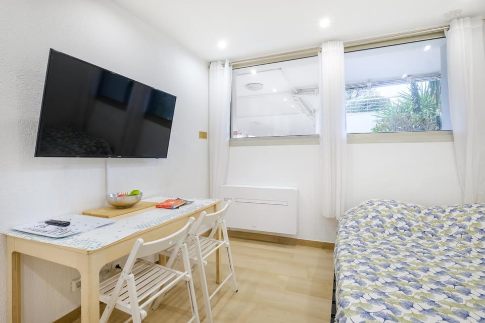 Property building, Living room, Bedroom