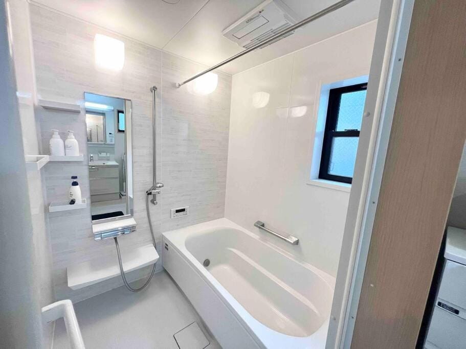 Shower, Hot Tub, Bathroom, Bath