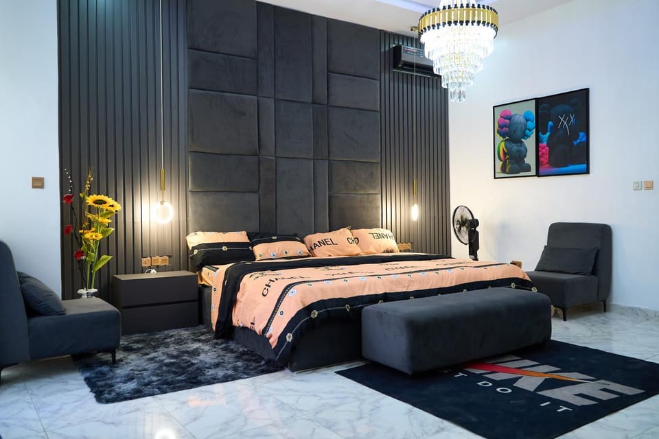 Photo of the whole room, Bedroom