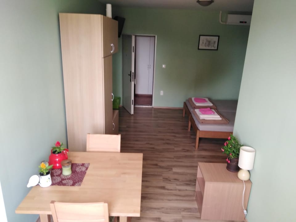 Bed, Photo of the whole room, Seating area, Bedroom, wardrobe