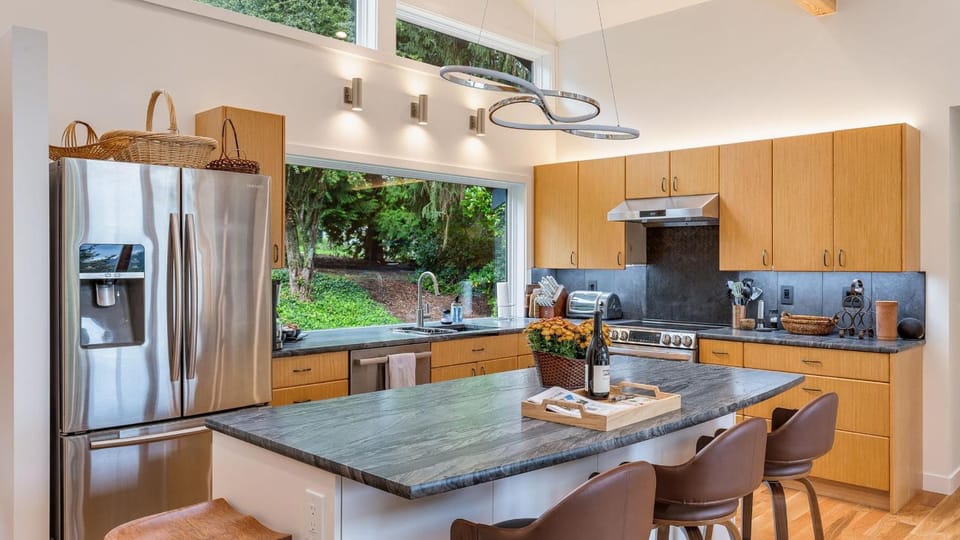 Vino Valley Vista House in Woodinville