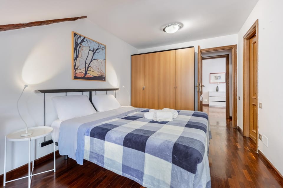 Bed, Photo of the whole room, Bedroom, wardrobe