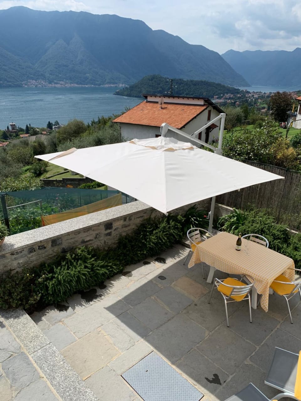 Balcony/Terrace, Garden view, Lake view, Landmark view, Mountain view