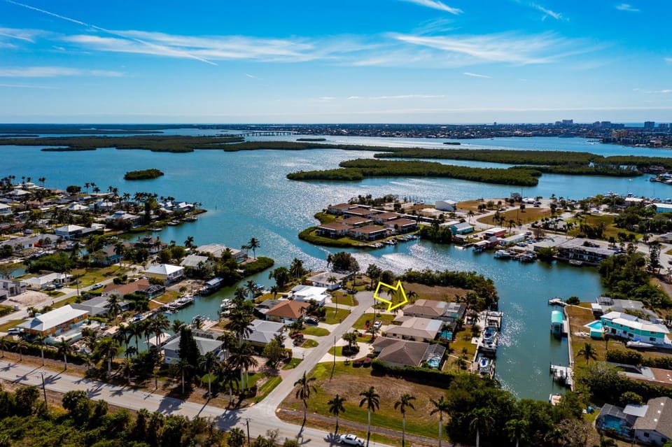 Dreamers Hideaway I Waterfront I Direct Access House in Collier County