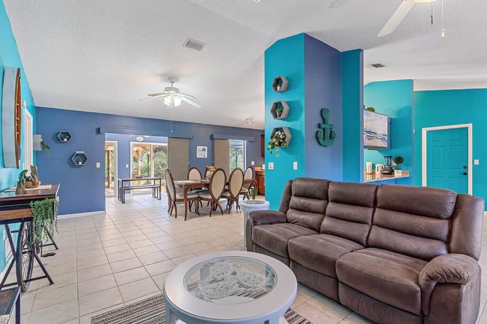 Living room, Photo of the whole room, Seating area, Dining area