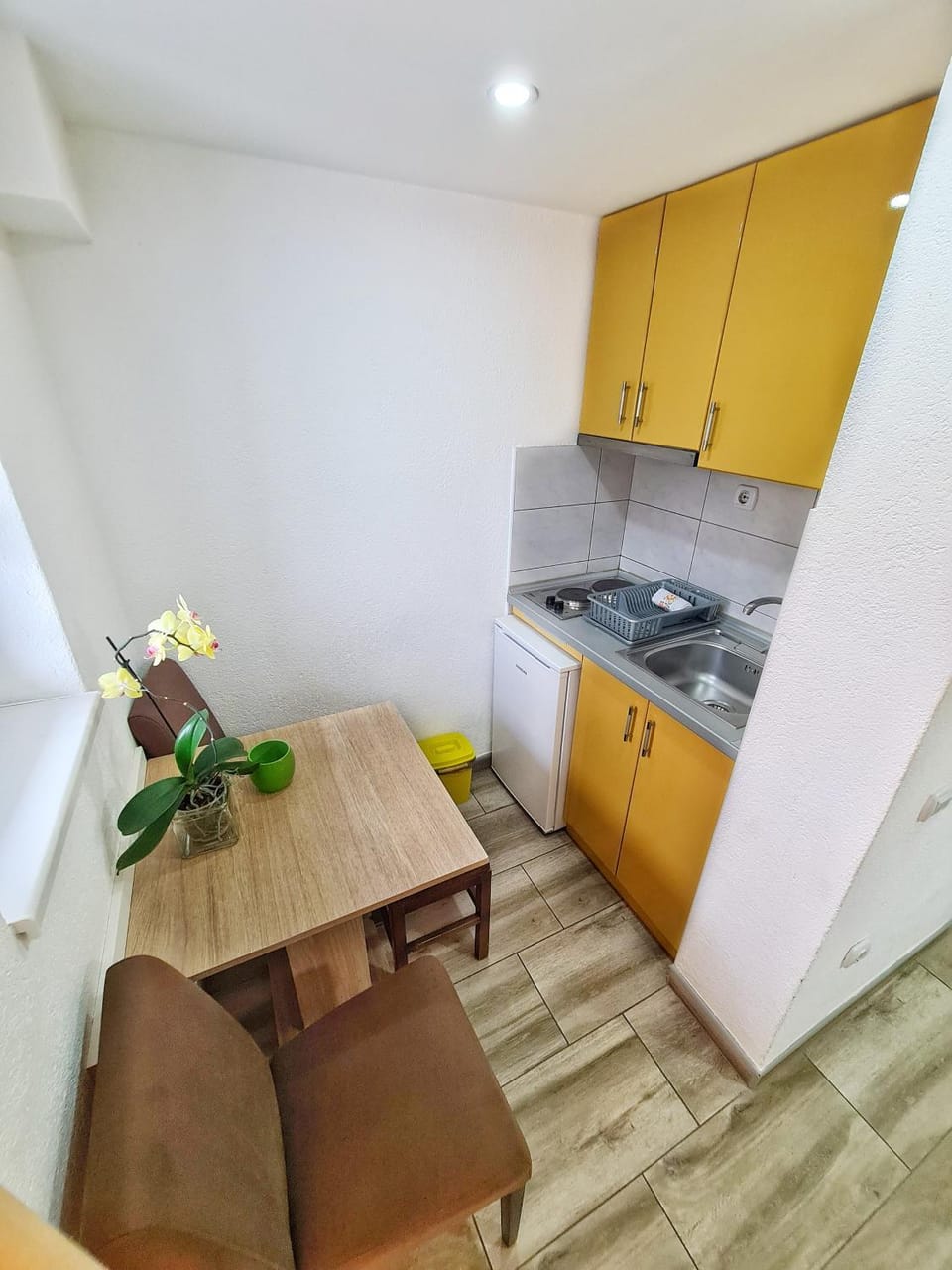 Kitchen or kitchenette, kitchen