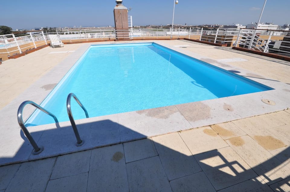 Solarium, Swimming pool