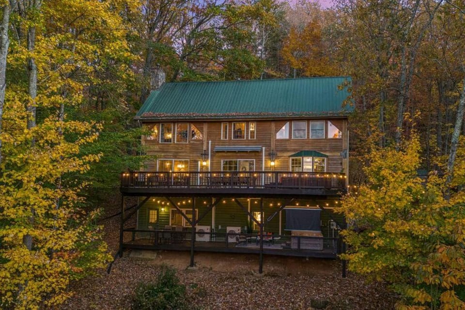 Mountain View, Secluded Lodge, Forest Escape House in Buncombe County