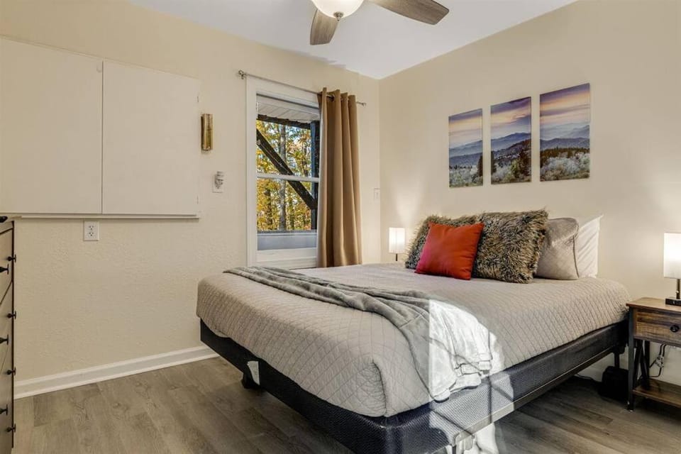 Mountain View, Secluded Lodge, Forest Escape House in Buncombe County